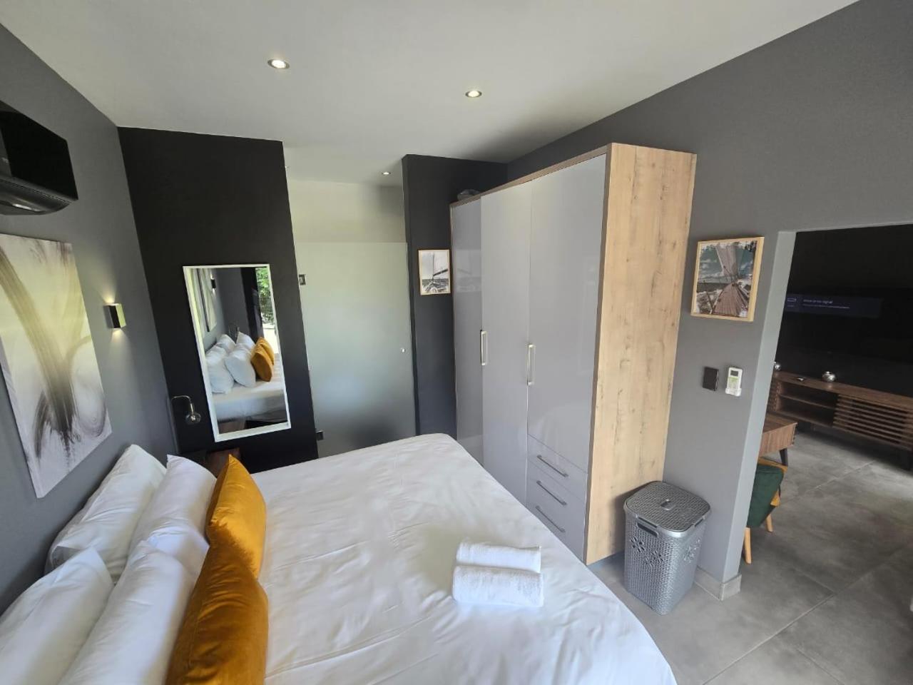 The Block Hotel Wilderness Bagian luar foto
